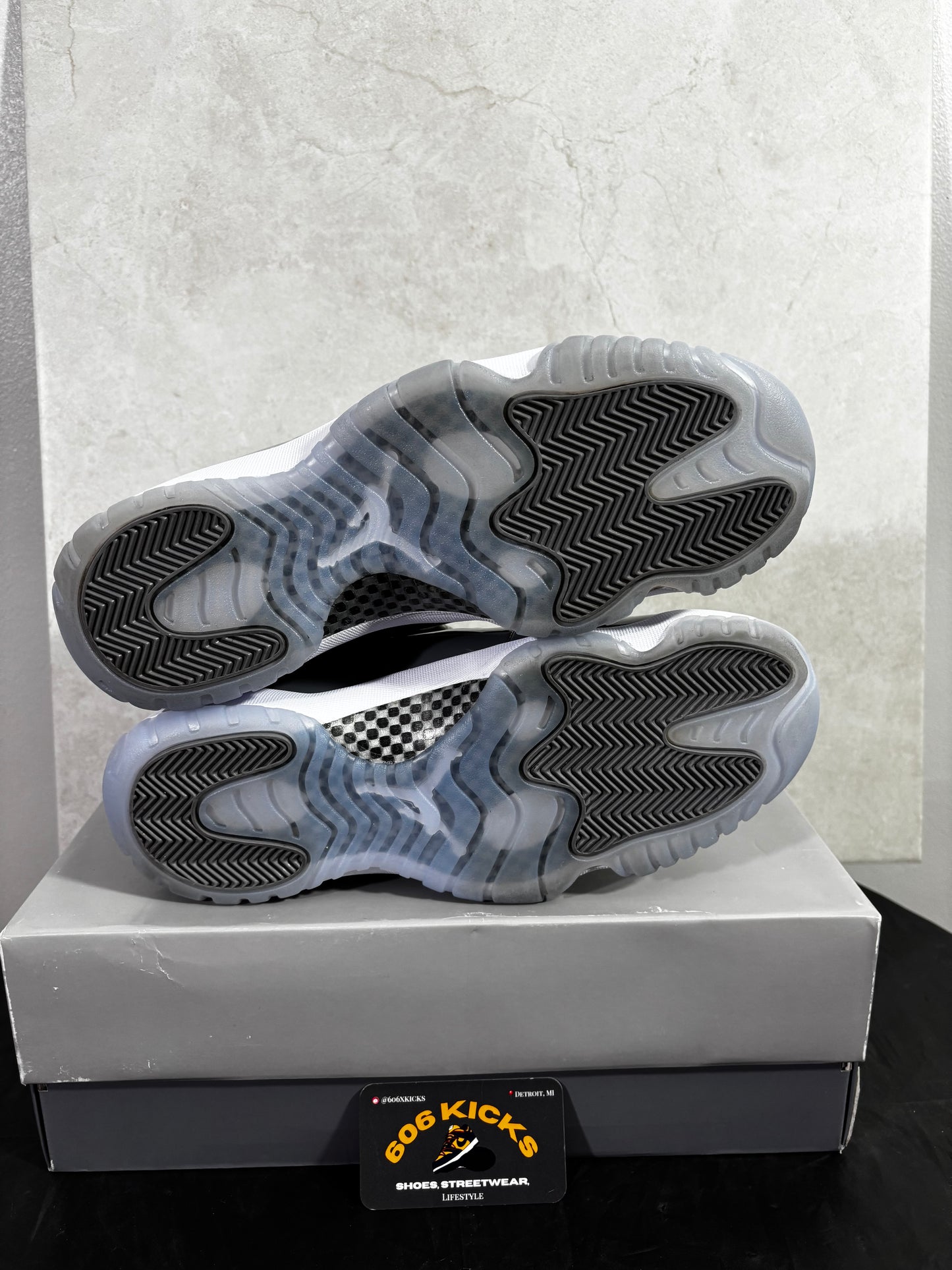 *Pre-Owned Jordan 11 'Cool Grey'