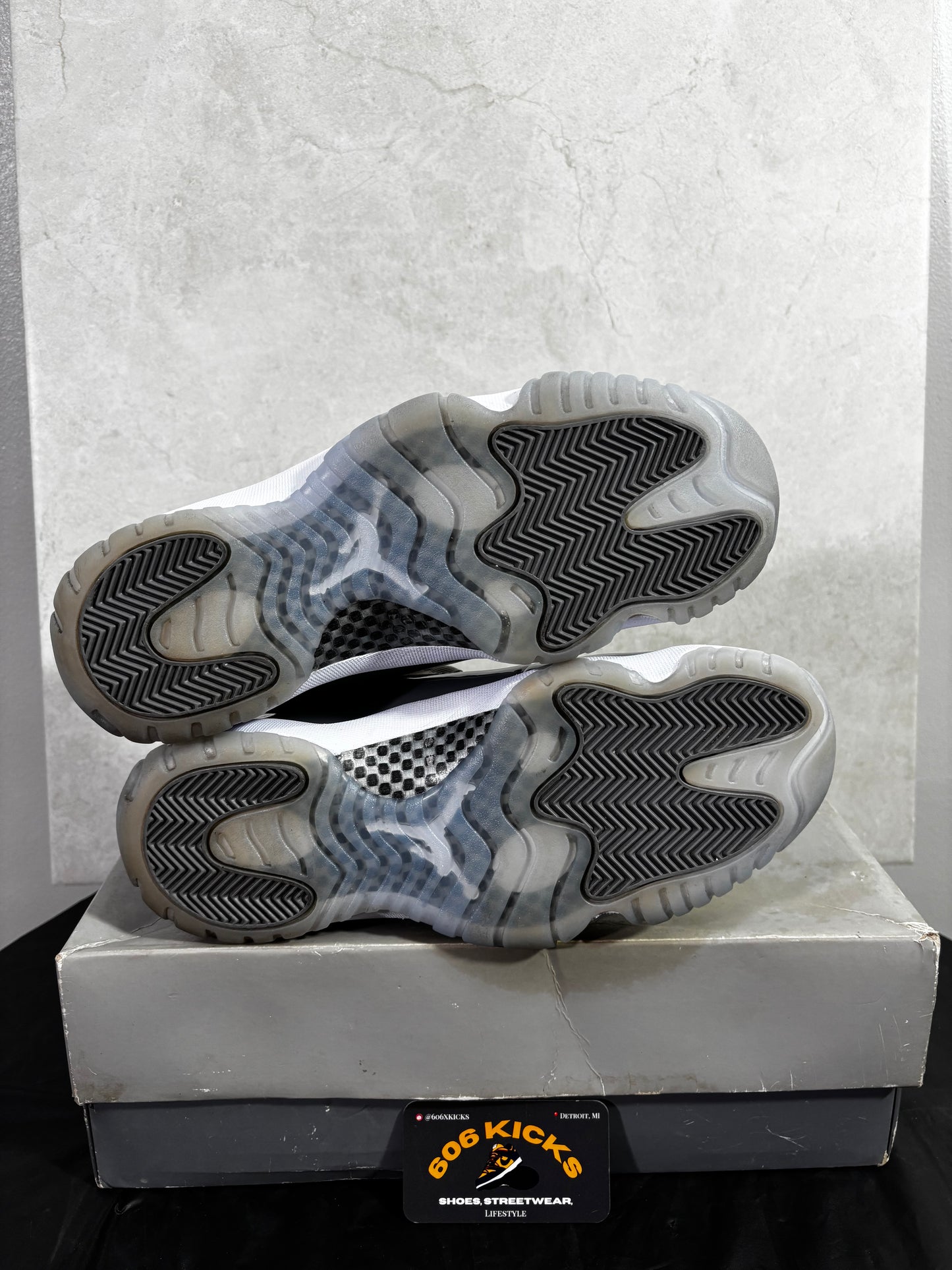 *Pre-Owned Jordan 11 'Cool Grey'