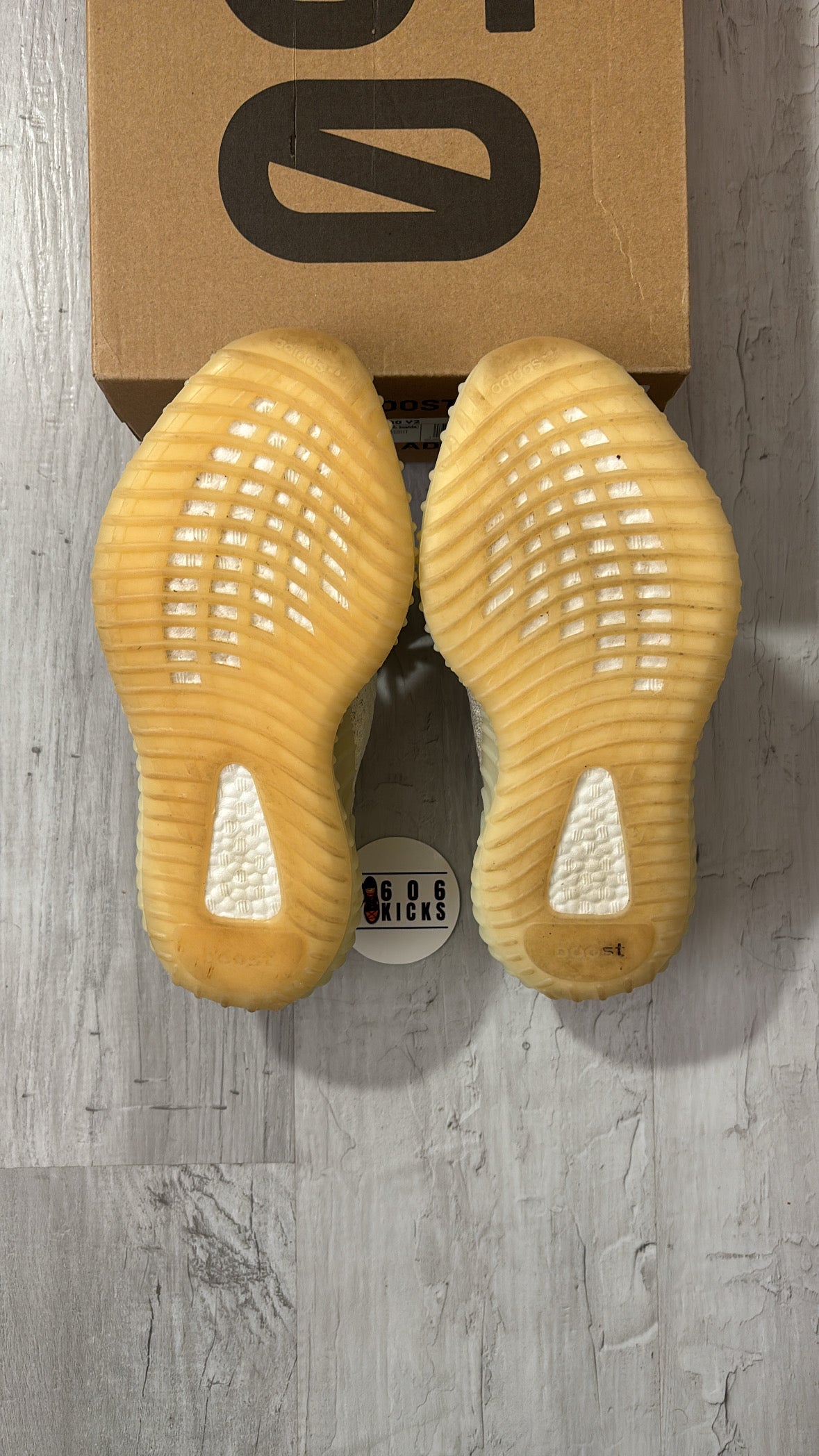 *Pre-owned Yeezy 350 'Light'